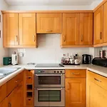 Spacious Stylish House,R/Way Museum,Parking,Garden