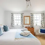 Spacious Stylish House,R/Way Museum,Parking,Garden