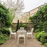 Spacious Stylish House,R/Way Museum,Parking,Garden