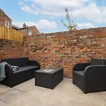 Ebor Place - Stunning Period Home With Free Parking