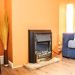 3 Bed House - Free Parking - 10 Minutes To City Centre - Perfect For Families, Contractors And Relocators