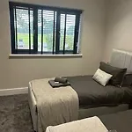 Spacious & Modern House Sleeps 8