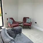 Spacious & Modern House Sleeps 8