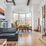 Pass The Keys Stunning Flat Within City Walls
