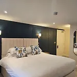 Georges Place