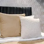 Boutique Central York Apartments Sleep 12