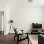Modern 1 Bedroom Apartment In York With Parking
