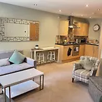 Lady Pecketts Yard One Bedroom, Sleeps Four-