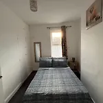 York Hideout - York Centre & Free Parking