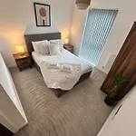 York Centre Pad - Free Parking And Private Gym!