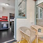 Bright Modern York Home With Free Parking Pass The Keys
