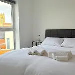 York City Centre Apartment - Perfect Location & Views