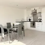 York City Centre Apartment - Perfect Location & Views