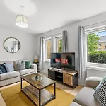 Chic York Getaway - Pool Table - Free Street Parking