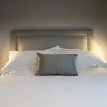 2 London Mews