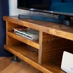 7 Gibson House - Chic City Centre Apartment With Parking