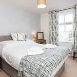 7 Gibson House - Chic City Centre Apartment With Parking