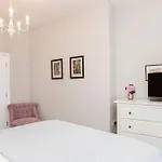 Bedford Mews Apartment