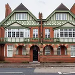Bedford Mews Apartment