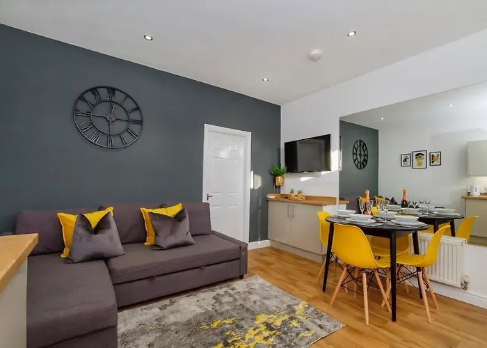 Henry Court Apartment 2