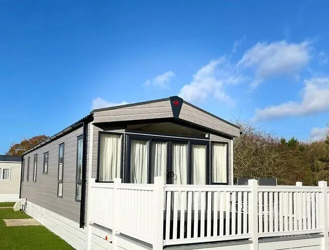 Woods Lodge With Hot Tub