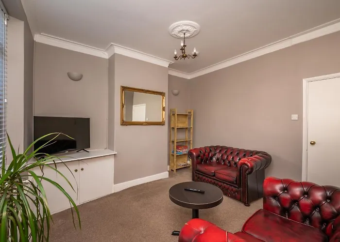 Lovely Home Overlooking City Walls - Pass The Keys