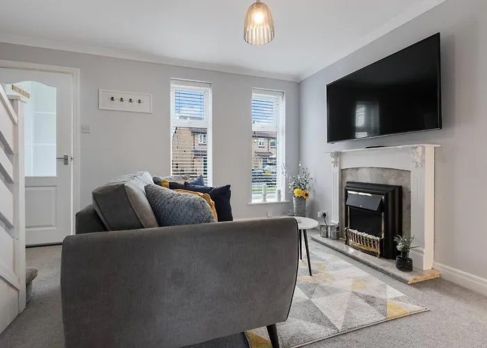 Pass The Keys 127 Bellhouse Way - Renovated Family Home For 2