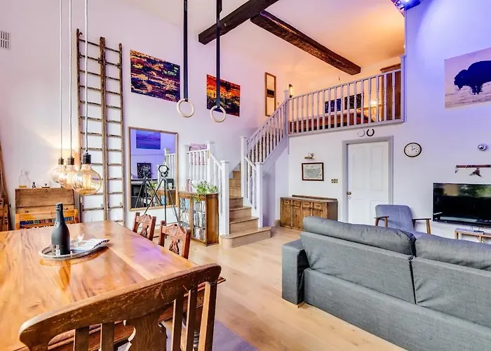 Pass The Keys Stunning Flat Within City Walls
