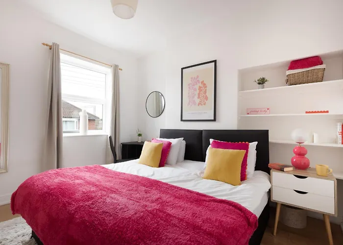 Station House - Quaint Victorian Home With Free Parking