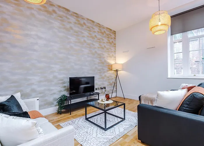 Boutique Central York Apartments Sleep 12