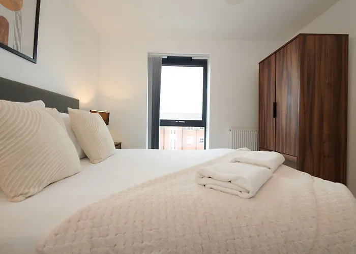 York Centre Pad - Free Parking And Private Gym!