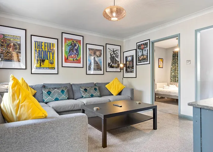 Bright Modern York Home With Free Parking Pass The Keys