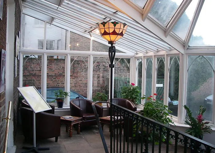 Knavesmire Manor Hotel And Leisure