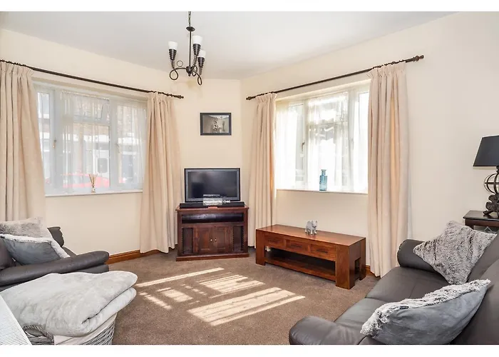Spacious, Sleeps 5, Near City Walls & Free Parking