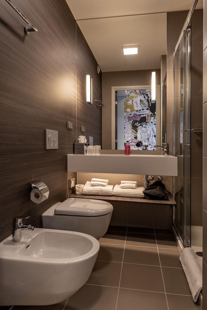 Moxy Hotel 4*
