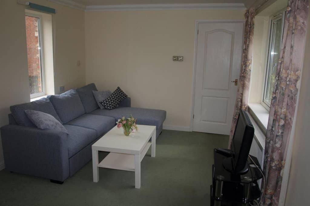 Self-contained Annex - Beautiful Village Near Apartment *