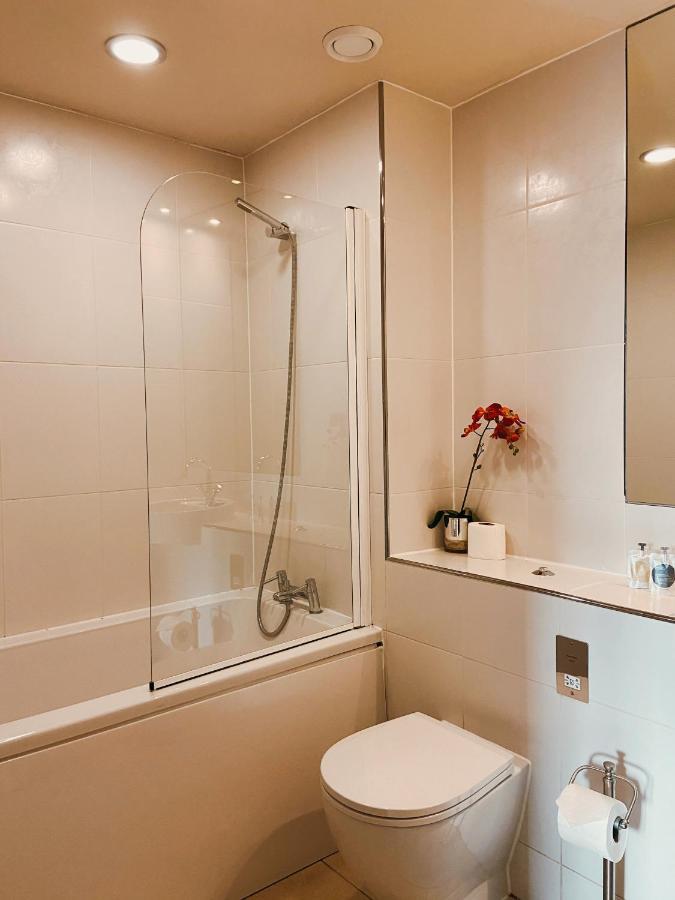 11 Popeshead Court Apartment *