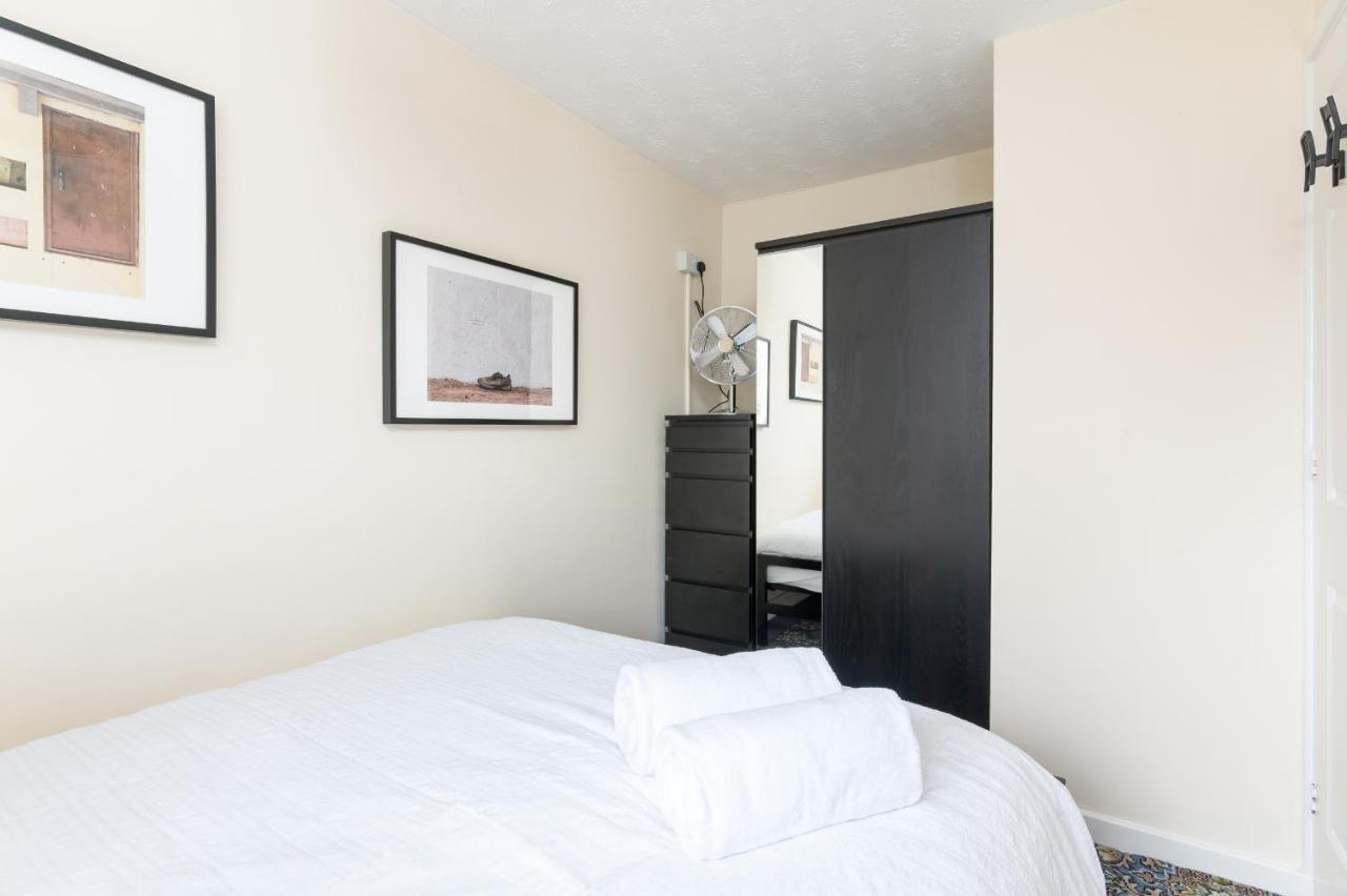Pass The Keys Spacious Townhouse With 900 Mbps Wifi And Parking