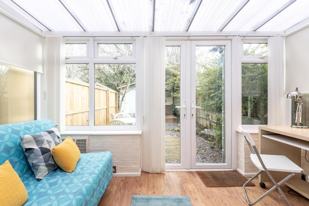 Pass The Keys Spacious Townhouse With 900 Mbps Wifi And Parking Holiday home *