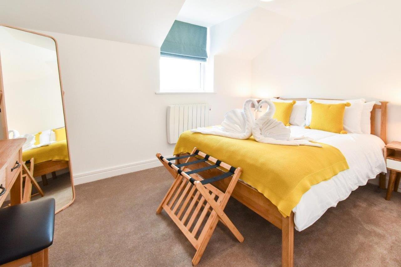 The Croft - Free Allocated Parking Apartment *
