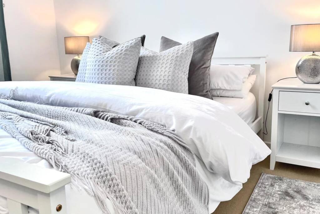 County House - The White Apartment York