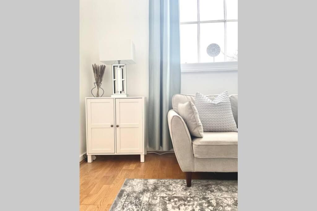 County House - The White *
