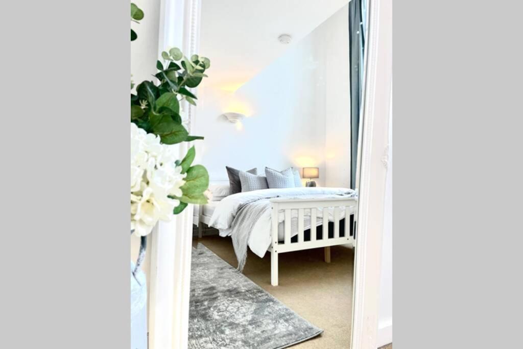 Apartment County House - The White *