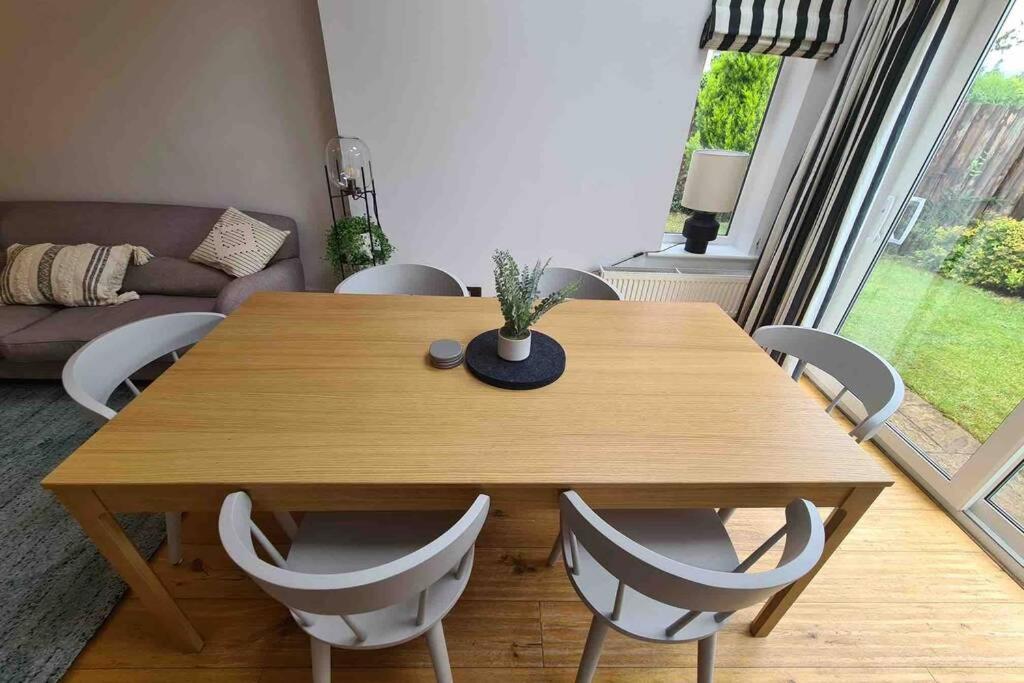 Quiet 3 Bed House With Gardens & Games Holiday home *