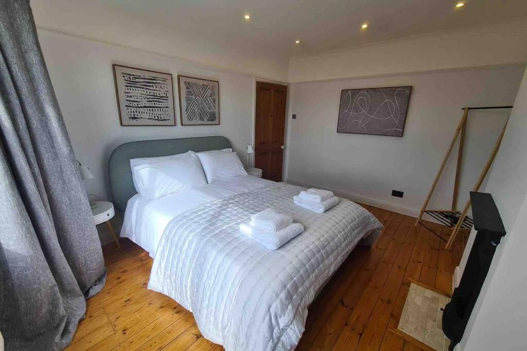 Quiet 3 Bed House With Gardens & Games * York