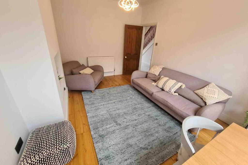 Holiday home Quiet 3 Bed House With Gardens & Games *