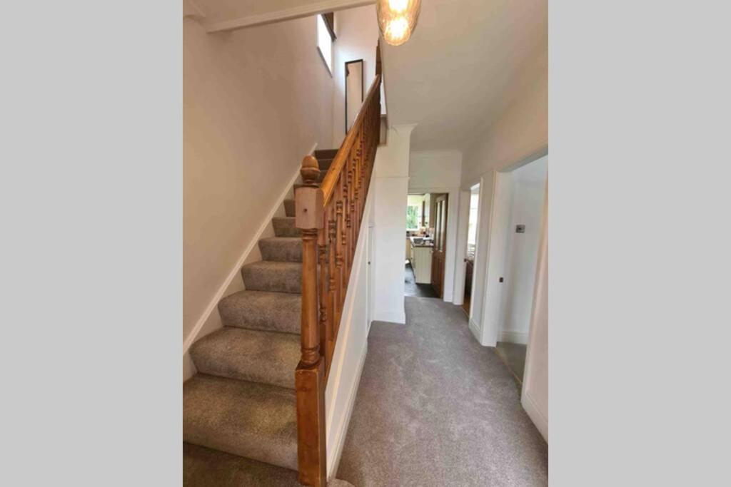 Quiet 3 Bed House With Gardens & Games Holiday home