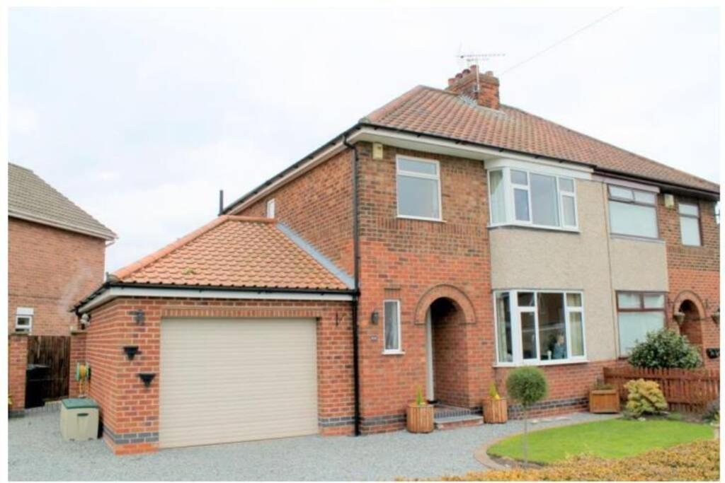 Holiday home Quiet 3 Bed House With Gardens & Games York