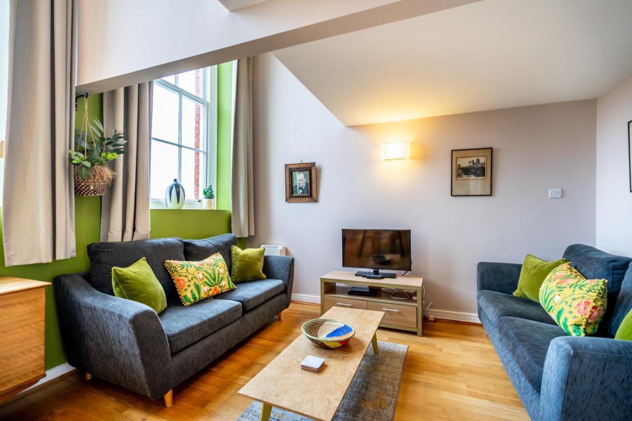 36 County House Apartment