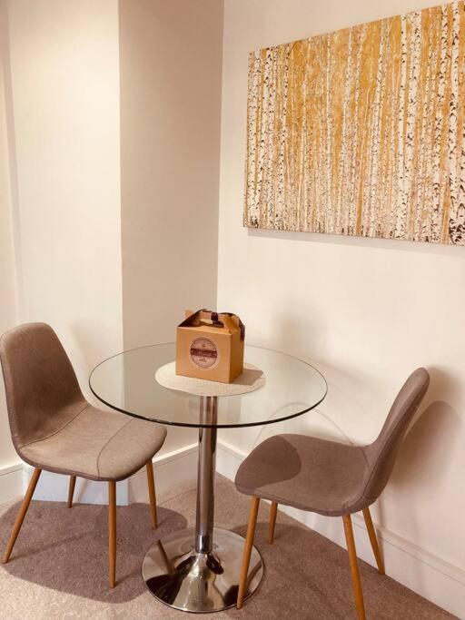 48 Cocoa Suites, Centre Apartment York
